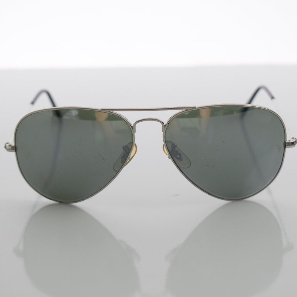 Ray-Ban Aviator Sunglasses with Silver Frame and Mirrored Lens